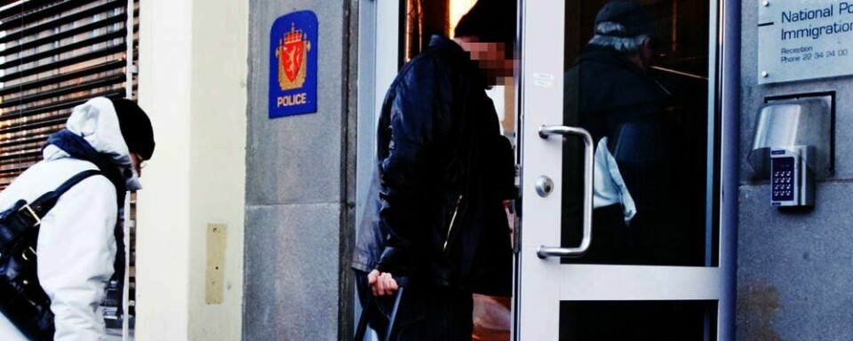 KOMMER: Hver dag kommer mange asylsøkere til Norge. Mange har ikke med seg papirer på hvem de er. Da må norsk politi forsøke å finne ut av identiteten deres.