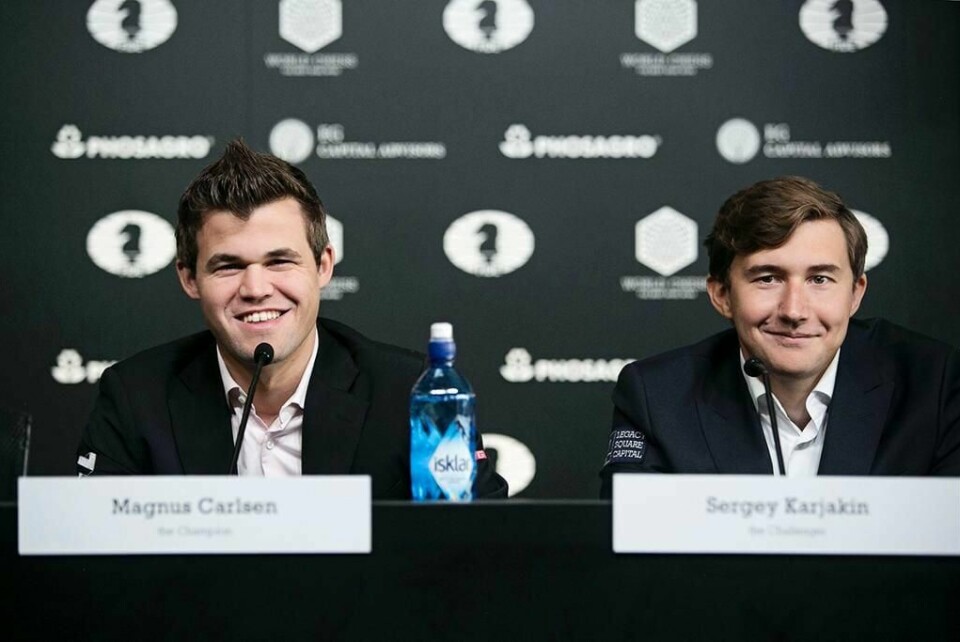 MOTSTANDERE: Norske Magnus Carlsen og russiske Sergej Karjakin spiller mot hverandre i sjakk-VM.