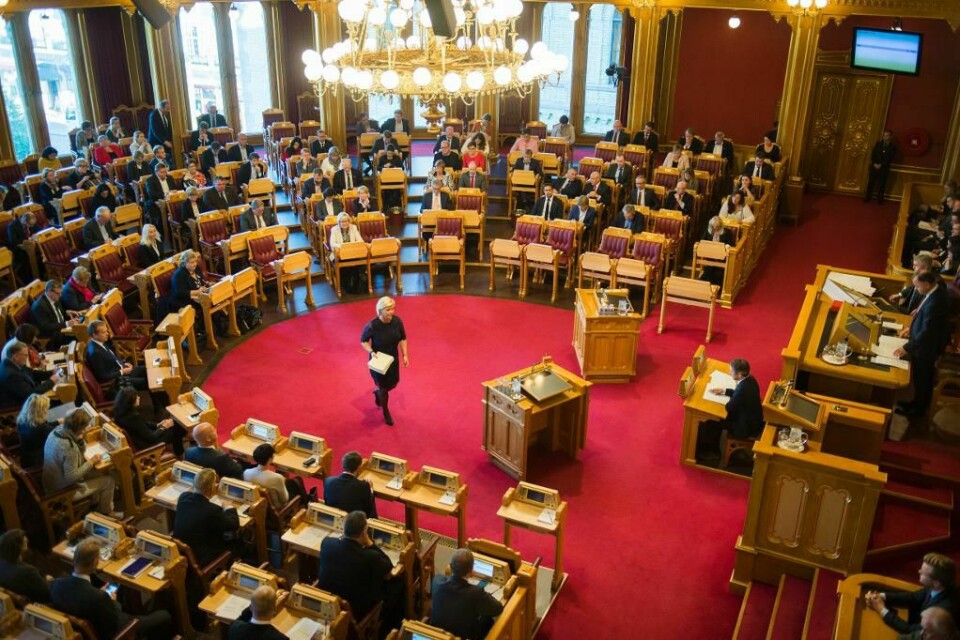 ETTERLØNN: Stortinget vedtok at representantene kan få mer etterlønn. Bildet er fra tidligere, da Siv Jensen la frem statsbudsjettet.
