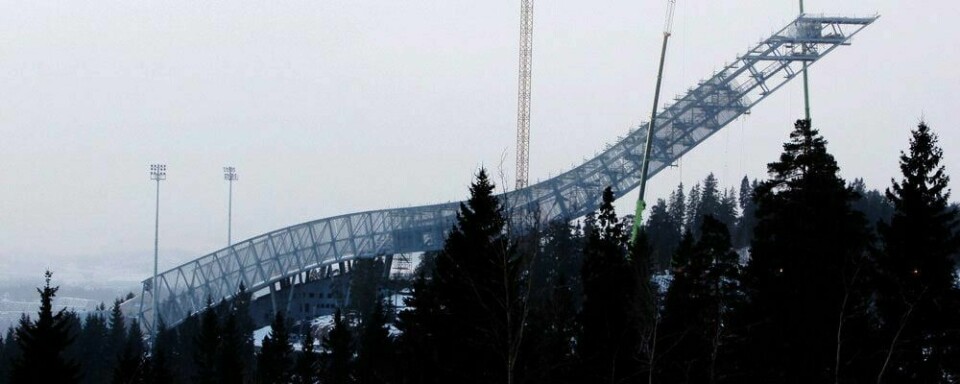 HOLMENKOLLEN: Den nye hoppbakken i Holmenkollen i Oslo er snart klar. 3. mars skal første hopper sette utfor bakken.