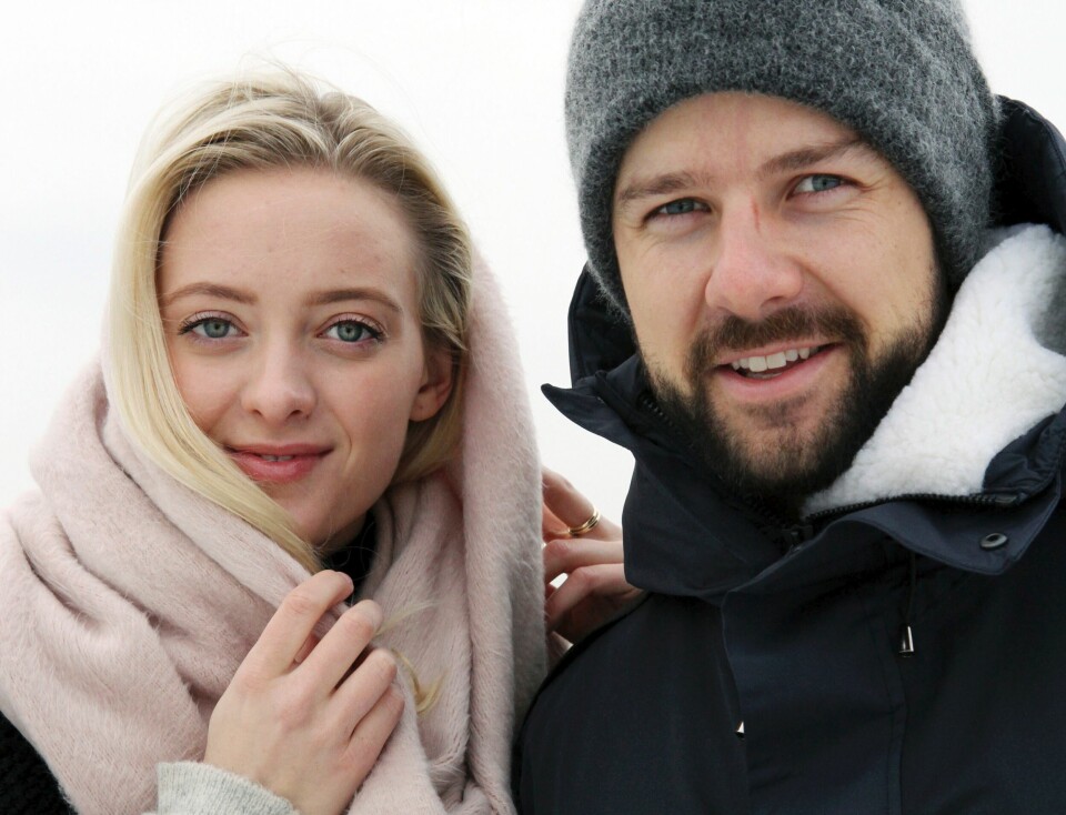 STEMNING: Stine Hoel Ulla og Didrik Solli-Tangen skal skape julestemning med turneen «Desember-stemninger». Bildet viser artistene Stine Hoel Ulla og Didrik Solli-Tangen.