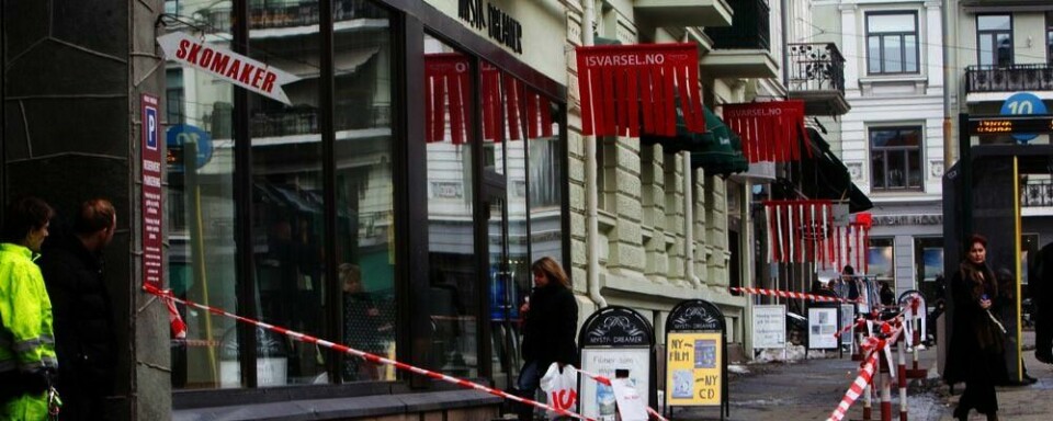 TRUFFET: Mildvær har fort til ras fra tak flere steder i Norge. I Aurdal ble ei sju år gammel jente truffet av et ras torsdag. I Oslo er en mann alvorlig skadd. Han ble truffet av en isklump. Illustrasjonsfoto.