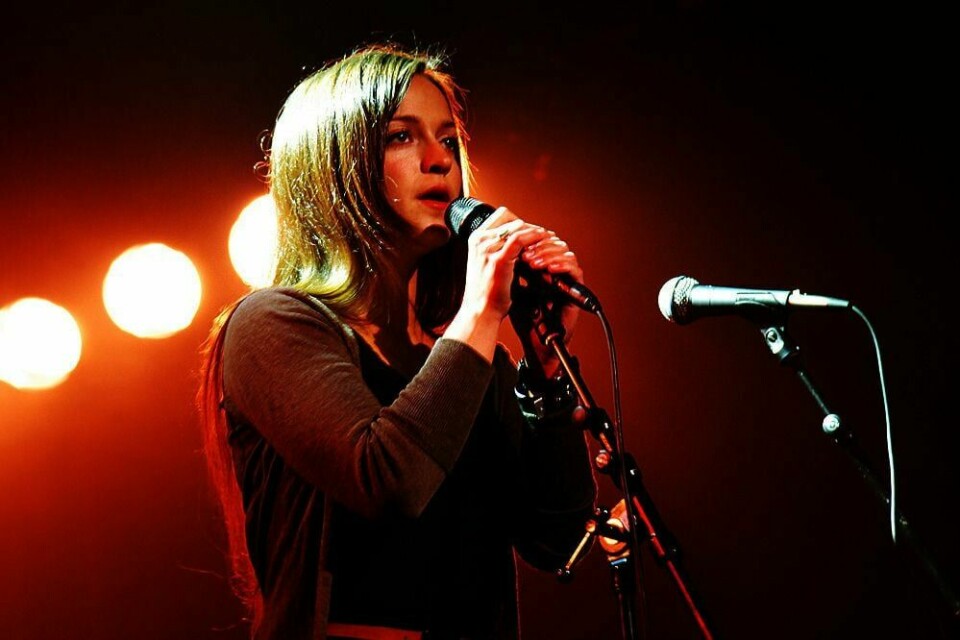 by:Larm:I helga var det musikkfestival i Oslo. Festivalen heter by:Larm. Her opptrer Siri Nilsen. Hun er datteren til den kjente vise-sangeren Lillebjørn Nilsen.