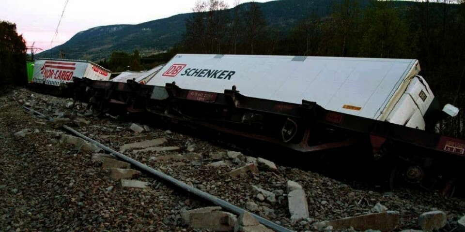 AVSPORING: Jernbanen er dårlig vedlikeholdt. Derfor kan det skje ulykker. Dette toget sporet av på Dovrebanen i fjor. Ingen ble skadet.
