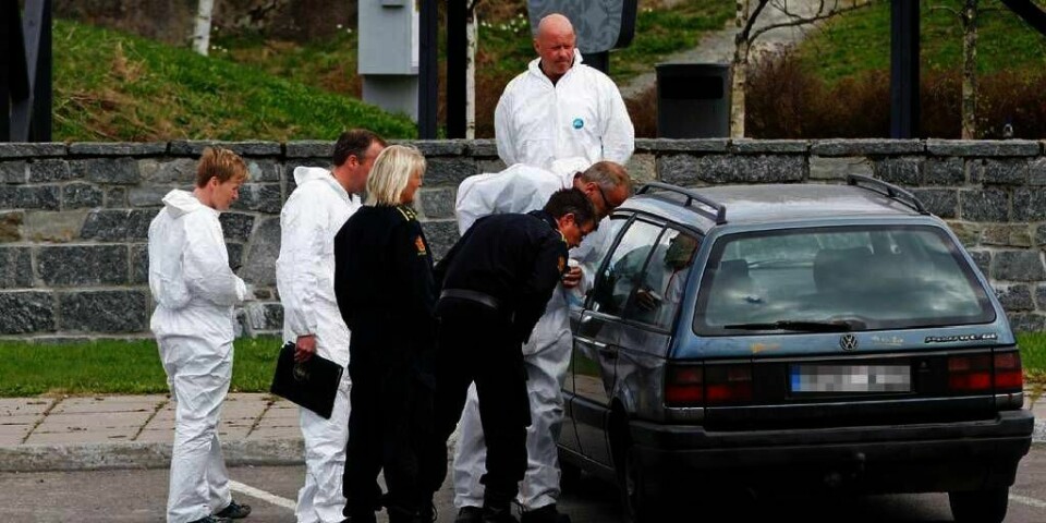 DØD:  En mann ble funnet død i en bil. Nå er fire menn pågrepet. De er mistenkt for å ha drept ham.