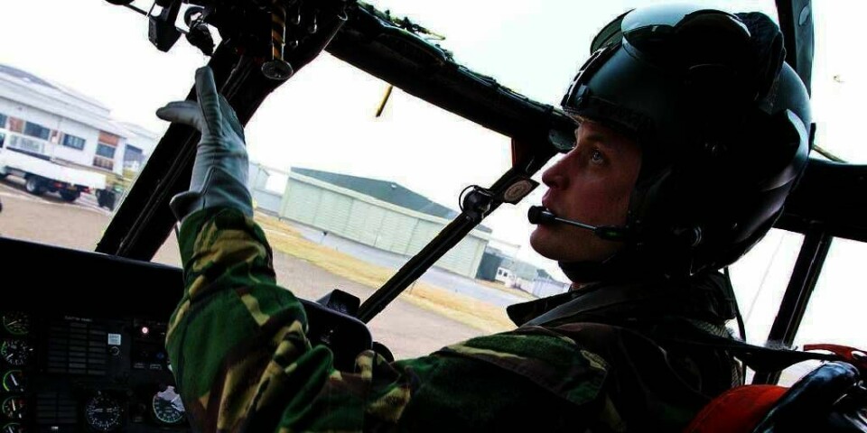 JOBBER: Det ble ingen bryllupsreise på nygifte prins William. Tirsdag var han tilbake i rednings-helikopteret der han er pilot.