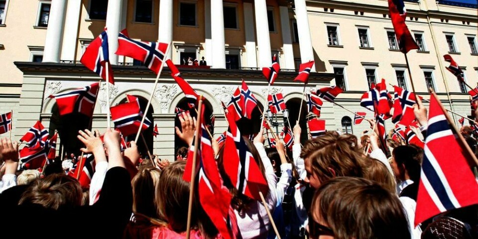 FARLIG: Konfettispray er populært på 17. mai. Det kan være farlig, advarer Klima- og forurensnings-direktoratet.