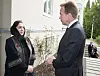 Bildet er av Shukria Barakzai som snakker med Børge Brende mens hun var afghansk ambassadør i Norge. Foto: Terje Pedersen / NTB