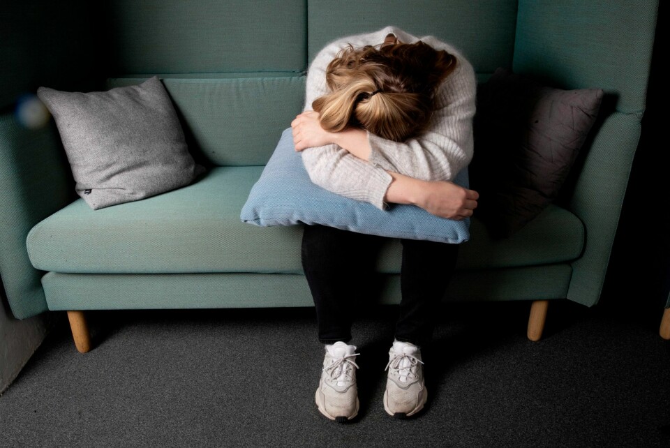 GÅR DÅRLIG: Flere enn før, og særlig unge, sier det går dårlig for tiden. Fleire kommunar melder om ein auke i førespurnader og tilvisingar for psykiske helseproblem under koronapandemien. Foto: Terje Pedersen / NTB / NPK