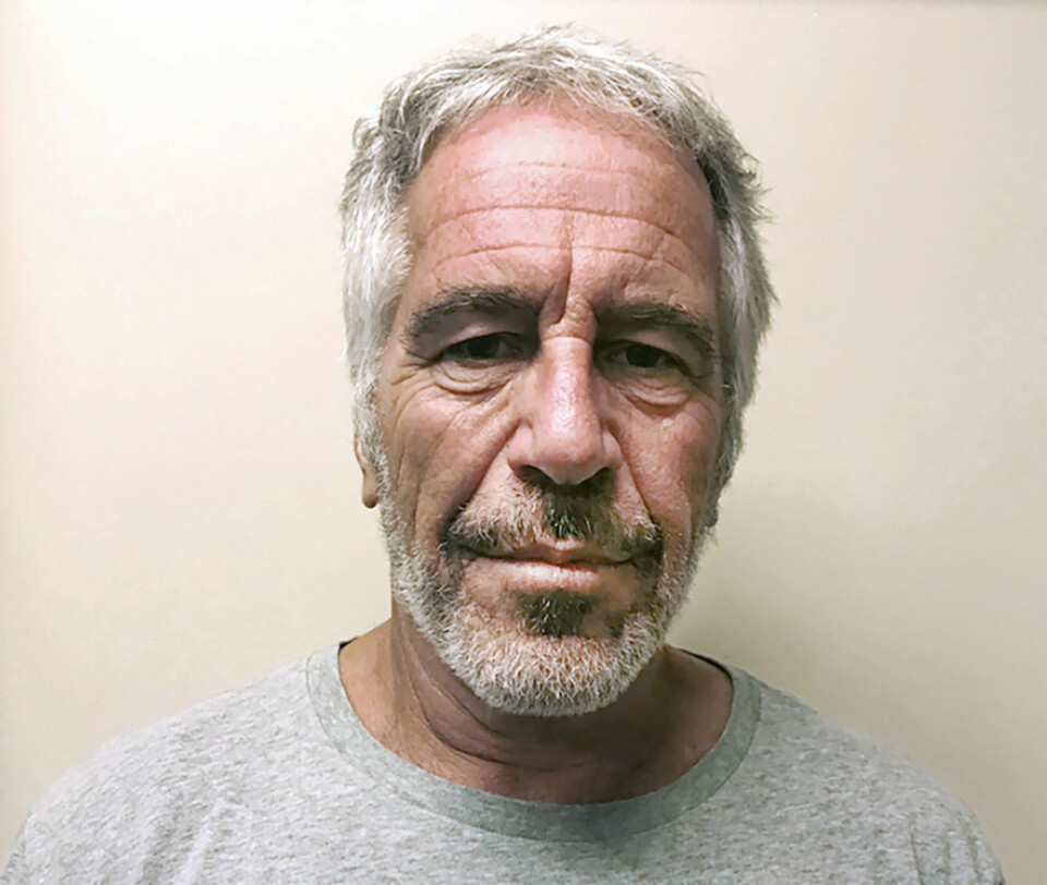 DØD: Jeffrey Epstein døde i fengsel før han fikk tid til å forsvare seg selv. Den amerikanske forretningsmannen Jeffrey Epstein tok livet sitt i fengsel i 2019 mens han ventet på å bli stilt for retten for menneskehandel og overgrep mot mindreårige. Foto: New York State Sex Offender Registry / AP / NTB