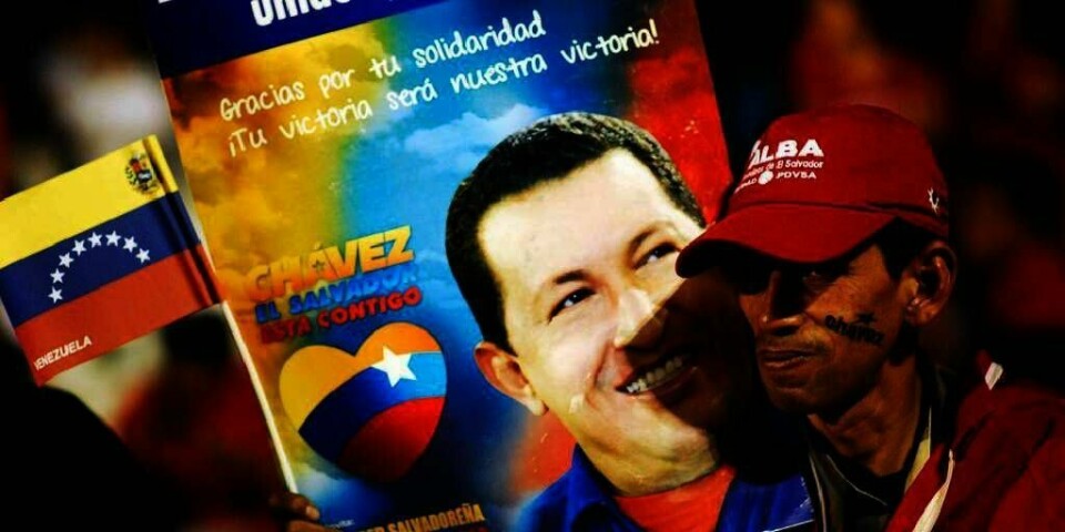 SØRGER: Venezuelas president Hugo Chávez er død. Nå sørger mennesker i gatene.