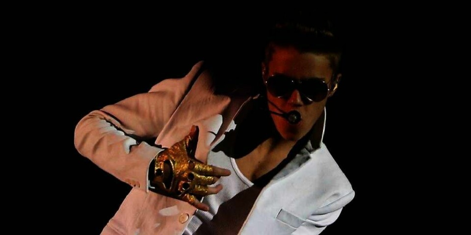 SVINDEL: Justin Bieber (bildet) spiller fem konserter i Skandinavia i april. En nordmann sa at han hadde rettighetene til konsertene. Han lurte en annen person til å betale 5, 7 millioner kroner for rettighetene. Nå kan han bli dømt til 20 års fengsel.