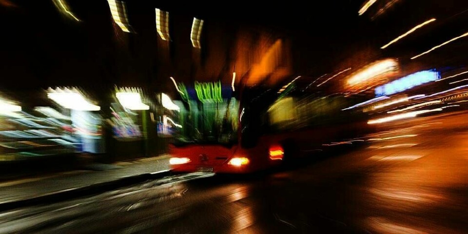 FARLIG: Det er tryggere å kjøre bil i byen enn å ta bussen. Det har svenske forskerer funnet ut.