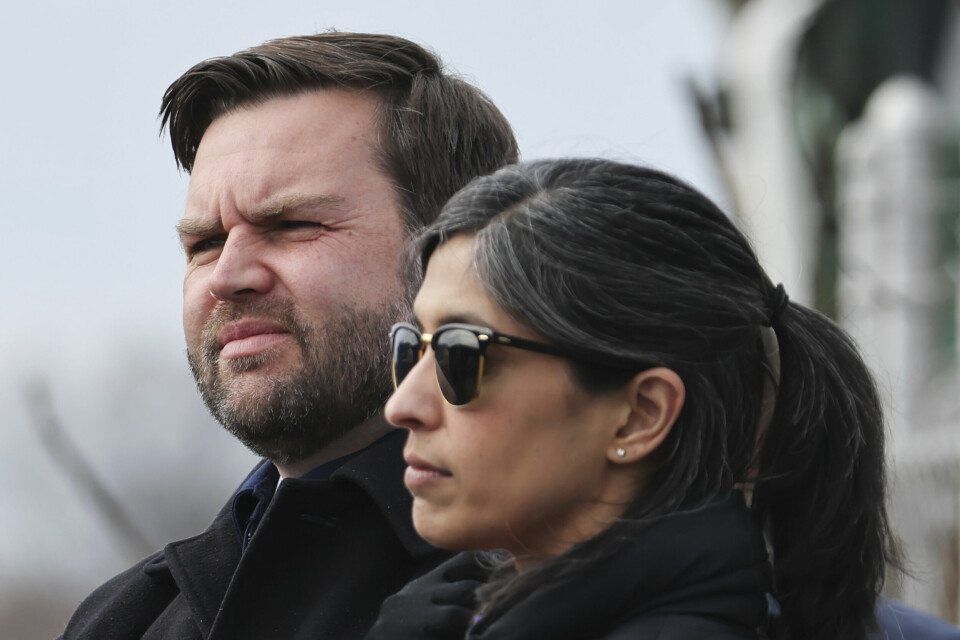 REISE: USAs visepresident J.D. Vance blir med kona Usha Vance til Grønland. Bildet viser USAs visepresident J.D. Vance og kona Usha Vance. Foto: Rebecca Droke / AP / NTB