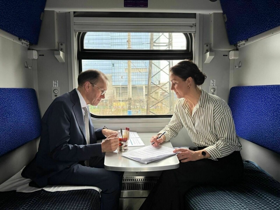 FORSTÅELSE: Espen Barth Eide og Tonje Brenna vil forstå hva som trengs for at ukrainere i Norge en dag kan vende trygt hjem. Arbeids- og inkluderingsminister Tonje Brenna (Ap) og utenriksminister Espen Barth Eide (Ap) er onsdag på besøk i Kyiv. Foto: Tove Bogsnes / UD / Handout / NTB