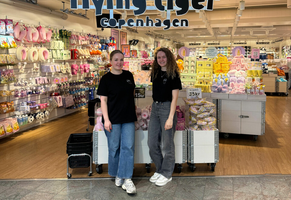 LÆRER NORSK: – Når folk snakker fort, blir det komplisert å forstå, skriver Anna Vershenko og Viktoria Mokienko. Bildet viser Anna Vershenko og Viktoria Mokienko. Foto: Privat