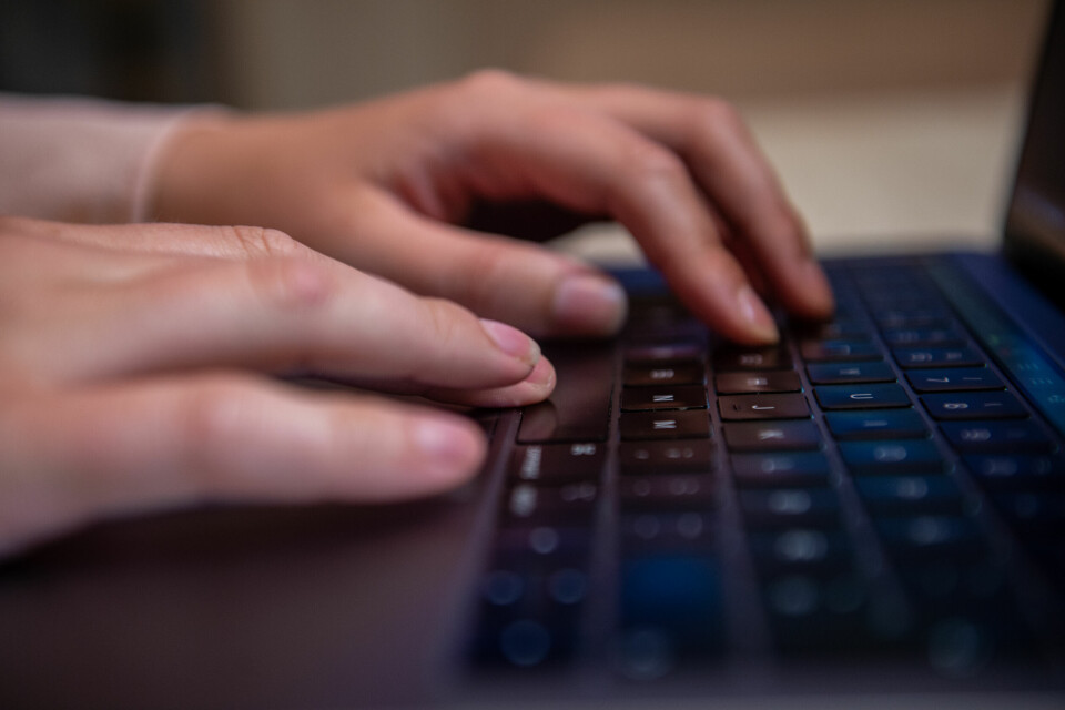 FLEST MENN: Det er flest menn som ser på porno. Men en god del kvinner ser også på porno. Domstolane i Noreg har vorte varsla om svindelforsøk der svindlarar gir seg ut for å ta kontakt på vegner av domstolane. Illustrasjonsfoto: Annika Byrde / NTB / NPK