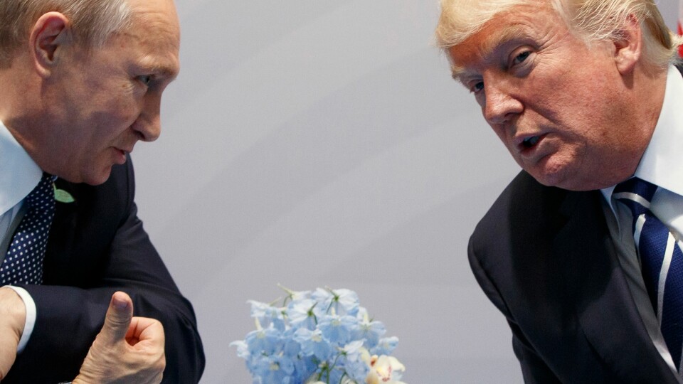 SAMTALE: Vladimir Putin (til venstre) og Donald Trump snakket sammen tirsdag. Bildet er fra 2017. Bildet viser Russlands president Vladimir Putin og USAs president Donald Trump under et G20-møte i Hamburg i juli 2017. Foto: Evan Vucci / AP / NTB