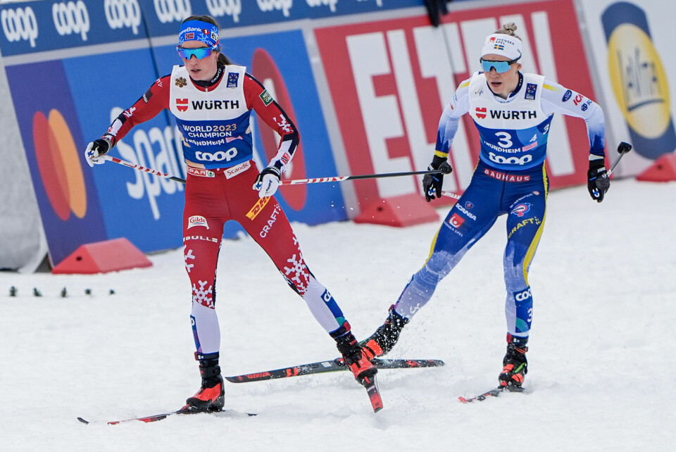LANGRENN: Kristin Austgulen Fosnæs tapte spurten mot svenske Jonna Sundling. Kristin Austgulen Fosnæs raknet på stafetten. Foto: Lise Åserud / NTB