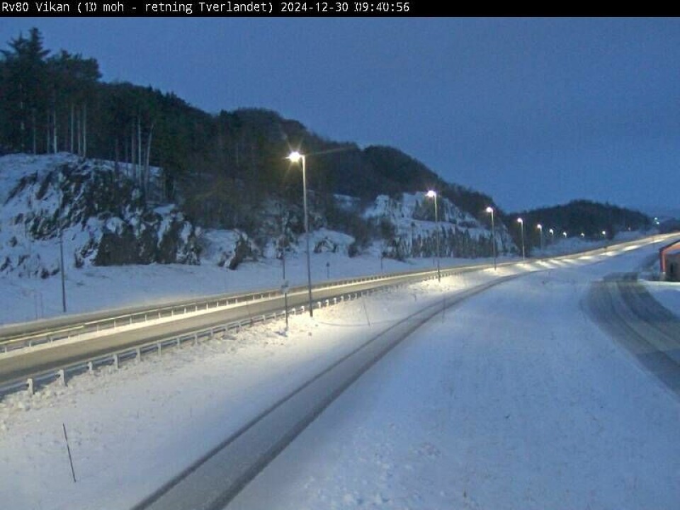SNØ: Slik ser været ut når du kjører ut fra Bodø og mot Tverlandet. Bildet er fra Staten vegvesen sine webkamera på veien.