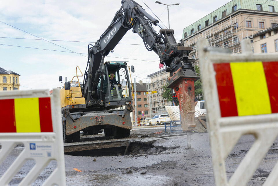 YKRESFAG: En gravemaskin som graver i Oslo sentrum. Oppgjøret er i tråd med frontfaget. Foto: Frederik Ringnes / NTB
