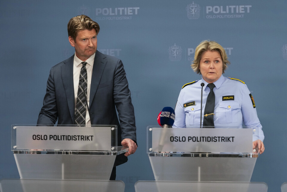DRAP I OSLO: Torsdag ble Metkel Betew funnet drept i Oslo. Søndag kunne politiet si at de har siktet en mann i saken. På bildet er politiadvokat Christian Hatlo og politiinspektør Grete Lien Metlid. Bildet viser politiinspektør Grete Lien Metlid (t.h.) og politiadvokat Christian Hatlo som søndag holdt pressekonferanse i forbindelse med drapet på Metkel Betew. Foto: Terje Bendiksby / NTB