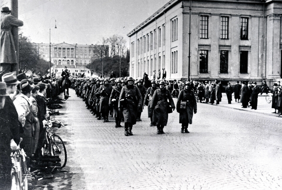 ANGREP: Tyskerne spaserer nedover Karl Johan. Det er nå 85 år siden. Bildet viser tyske styrker som marsjerer på Karl Johan 9. april 1940. Foto: NTB