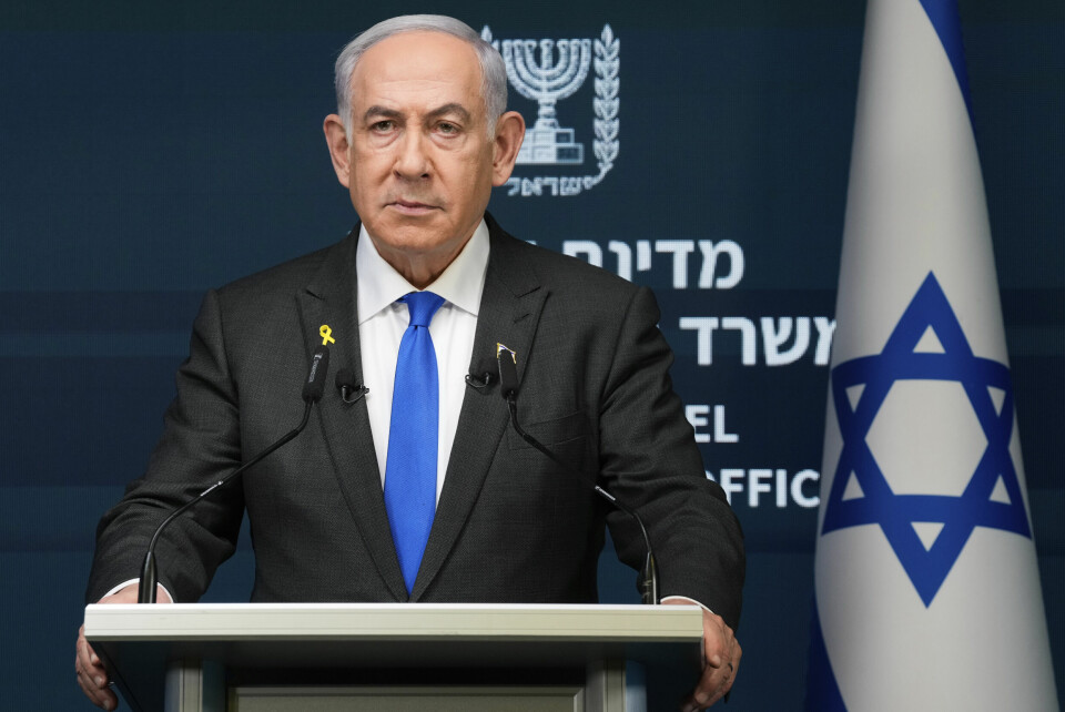 AVTALE: Israel skal stemme over avtalen fredag, sier statsminister Benjamin Netanyahu. Israels statsminister Benjamin Netanyahu takker både president Joe Biden og påtroppende president Donald Trump for deres arbeid med våpenhvileavtalen i Gaza. Foto: Ohad Zwigenberg / AP / NTB