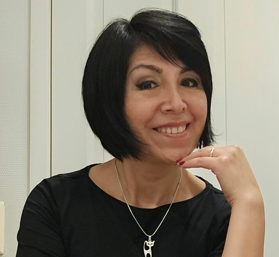 ER PÅ SPRÅKKAFE: – Språkkafé er en viktig mulighet, skriver Ninfa Mendoza Arias. Bildet viser Ninfa Mendoza Arias. Foto: Privat