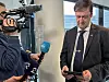 Bildet viser advokat John Christian Elden som får med seg direktesendingen av tiltalebeslutningen mot Arfan Bhatti på mobilen tirsdag. Foto: Mette Estep / NTB