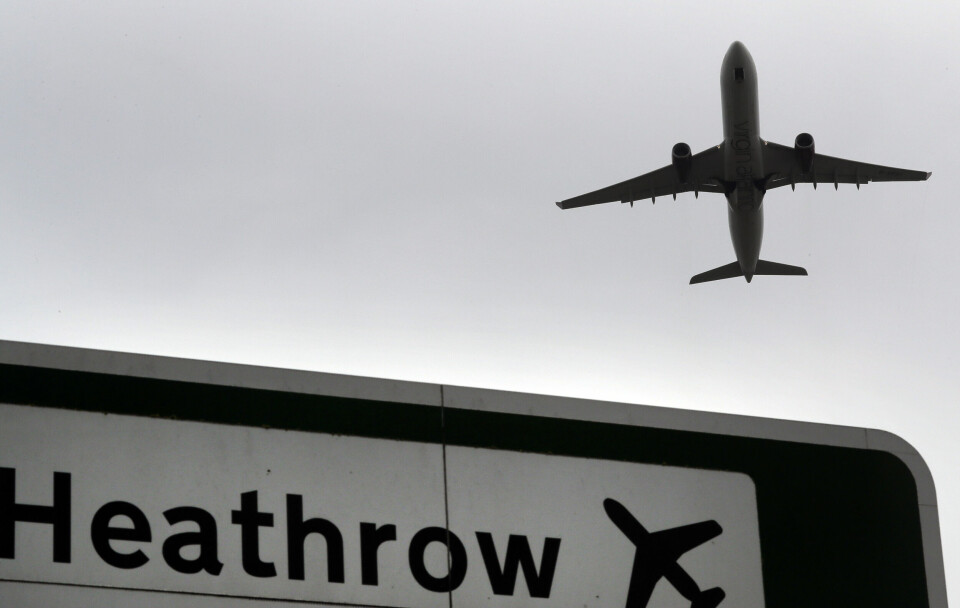 STENGT: Heathrow flyplass er stengt ut dagen. Flyplassen er den travleste i Europa. Flere avganger fra Oslo er innstilt. Foto: Kirsty Wigglesworth / AP / NTB