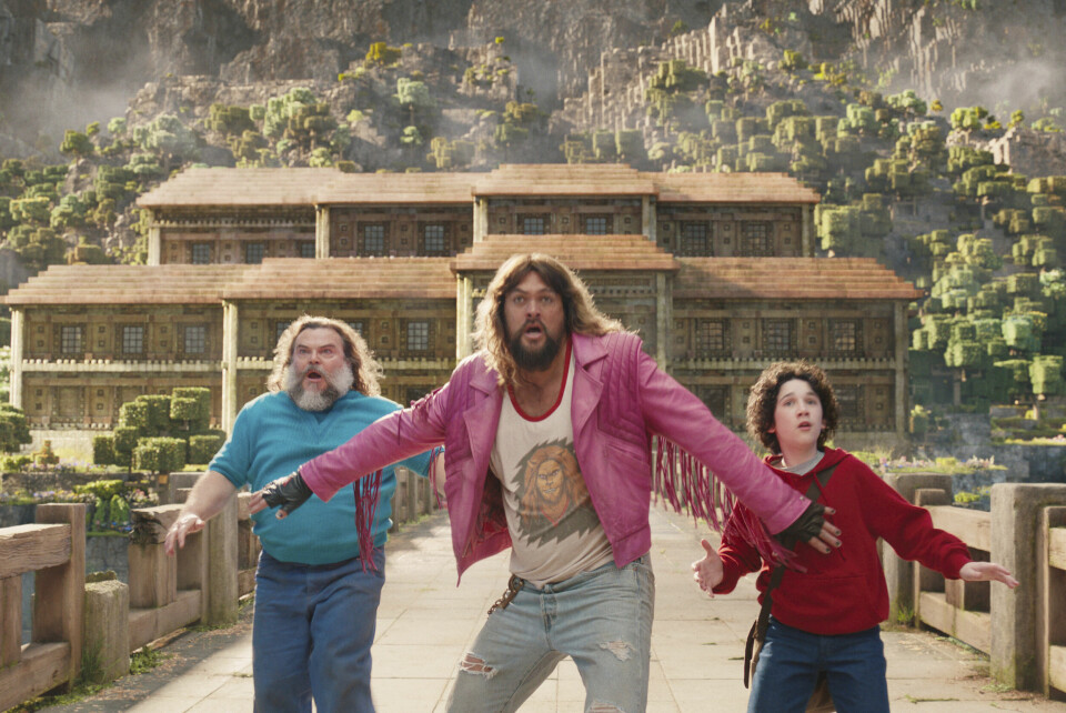 SUKSESS PÅ KINO: Jack Black, Jason Momoa og Sebastian Hansen står for årets første, store kinosuksess «En Minecraft-film». Bildet viser Jack Black, Jason Momoa og Sebastian Hansen, som står for årets første store kinosuksess «En Minecraft-film». Foto: Warner Bros. Pictures/AP/NTB