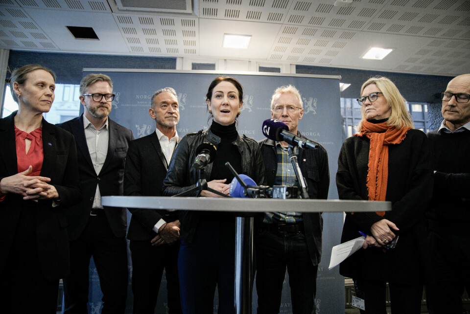 AVTALE: Arbeidsminister Tonje Brenna forteller at de er enige om en IA-avtale. Arbeids- og inkluderingsminister Tonje Brenna og partene i arbeidslivet møtte pressen etter enigheten om IA-avtalen. Foto: Stian Lysberg Solum / NTB