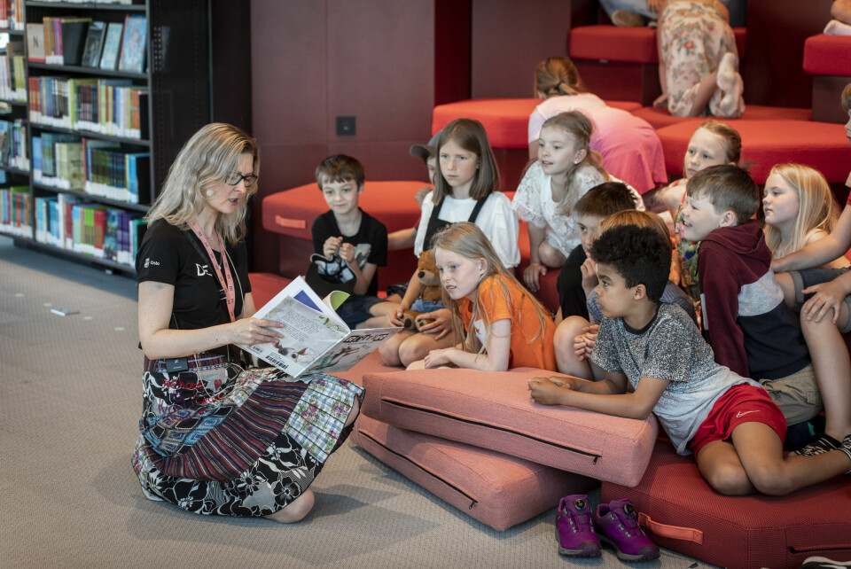 MORSMÅLSDAGEN: Biblioteker over hele landet feirer Morsmålsdagen 21. februar. Her fra Deichmann Bjørvika i Oslo. Høgtlesing på ulike språk for barn er blant aktivitetane som lokale bibliotek tilbyr på morsmålsdagen fredag 21. februar. Her frå barneavdelinga på Deichman Bjørvika. Foto: Erik Thallaug / handout / NTB / NPK