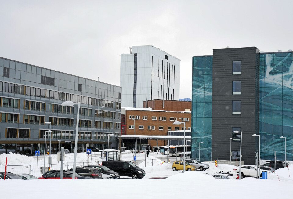 TROMSØ: Folk i Tromsø er vant til snø. Og mer snø får de trolig også de neste dagene. Tone Alice Knutsen døde etter en voldshendelse på en psykiatrisk avdeling ved Universitetssykehuset Nord-Norge.Foto: Rune Stoltz Bertinussen / NTB