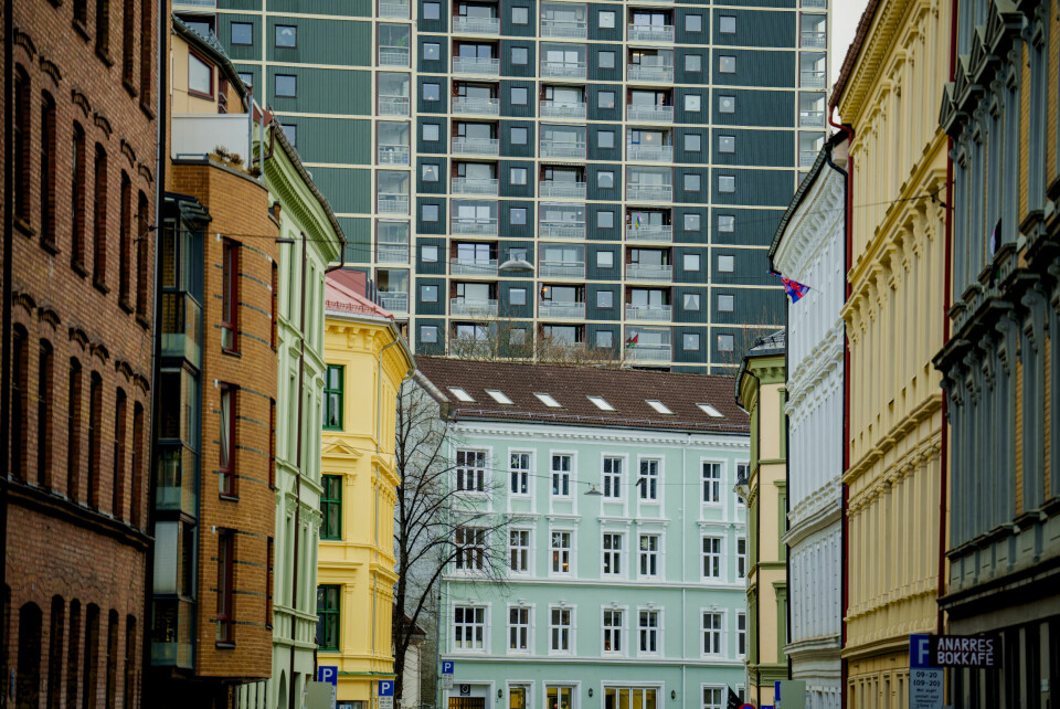 EIENDOM: Boligprisene har økt litt. Folk tror at prisene vil fortsette å øke. Boligmarkedsbarometeret svekket seg litt fra januar til februar, men holder fortsatt et svært høyt nivå, ifølge Norske Boligbyggelag. Foto: Stian Lysberg Solum / NTB