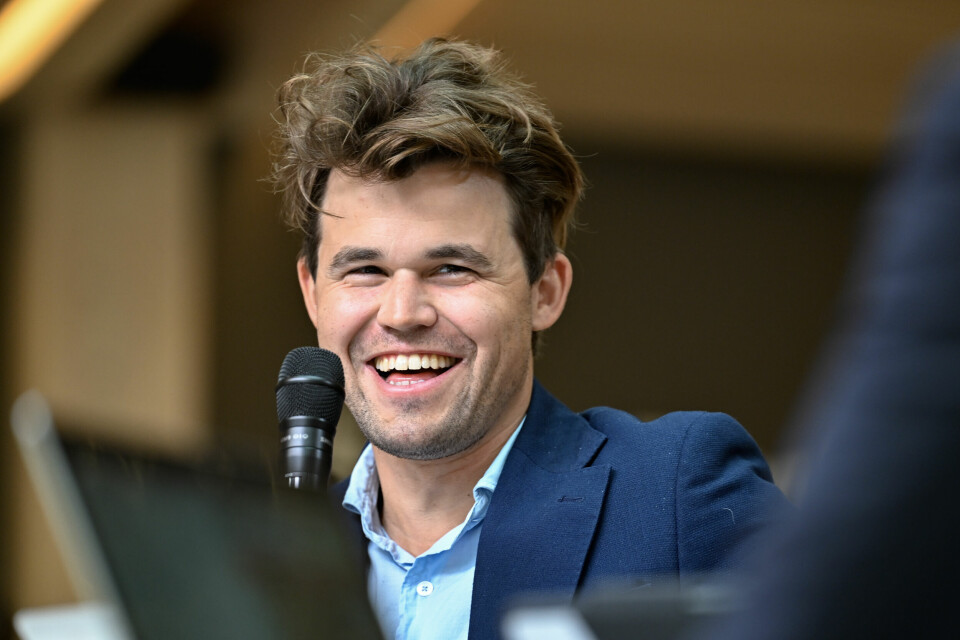 LYNSJAKK: Magnus Carlsen delte gullet i finalen i VM i lynsjakk. Bildet viser Magnus Carlsen som smiler. Foto: Carina Johansen / NTB