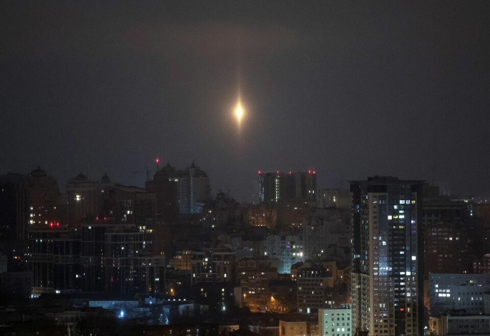 ANGREP: Russland angriper Kyiv i Ukraina med droner. Bildet er tatt 8. februar. Bildet viser droneangrep mot Kyiv i Ukraina. Foto: REUTERS / Gleb Garanich / NTB