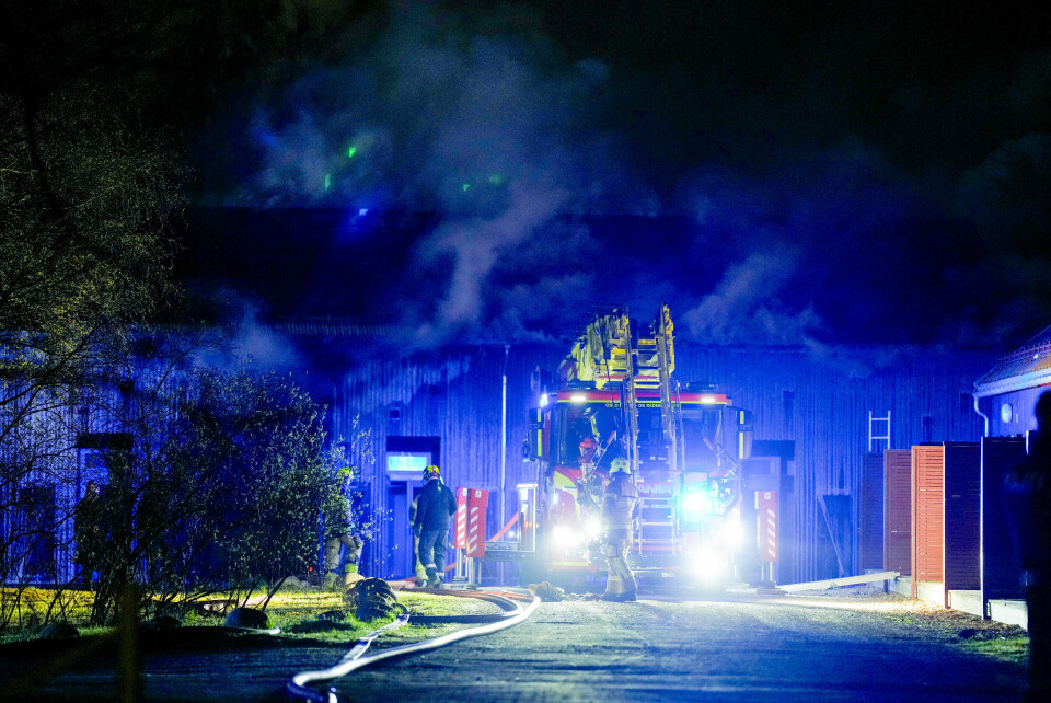 BRANN: En mann er siktet for å ha startet en brann på Arveset gård i Oslo natt til tirsdag. Ingen kom til skade i brannen på Arveset gård på Alfaset i Oslo. Sju beboere evakuerte seg selv. Foto: Fredrik Varfjell / NTB