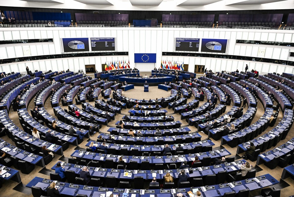 EU: Flere europeere er positive til EU. Særlig de unge mener at unionen vil spille en viktig rolle framover. Mandag skal EU-parlamentet diskutere svensk gjengvold. Foto: Pascal Bastien / AP / NTB