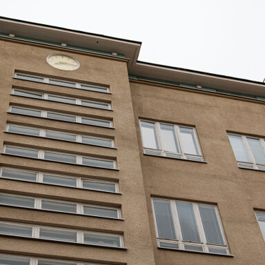 Skolen ser ut som vår – men den fungerer helt annerledes