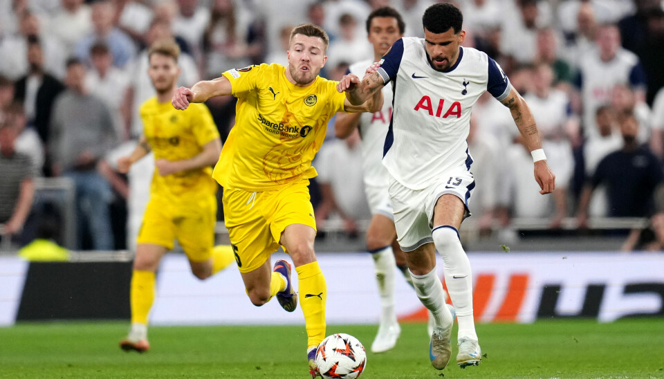 TAPTE: Bodø/Glimt tapte i første semifinale mot Tottenham torsdag 1. mai. Bilde av fotballspillere fra Bodø/Glimt og Tottenham under kamp 1. mai. Foto: Scott Wilson / PA / NTB