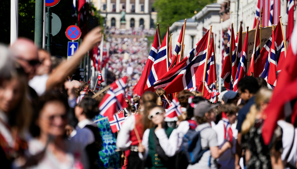 17. MAI: – Som engelskmann er jeg ikke så vant til en slik hyggelig blanding av nasjonal stolthet og humor, skriver William Axtell. Bilde av barnetoget i Oslo 17. mai. Foto: Javad Parsa / NTB