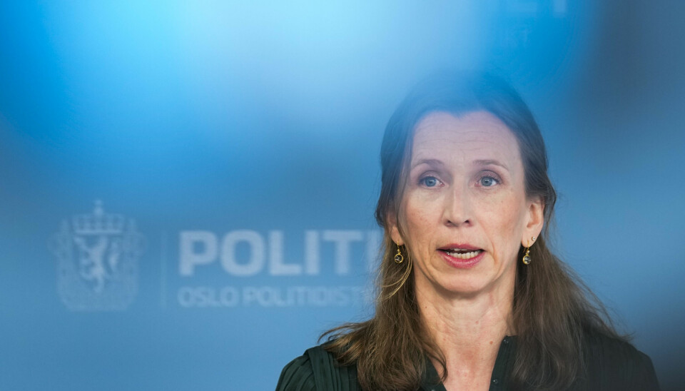NYE REGLER: Regjeringen foreslår at politiet skal få bære våpen på jobb. Det sa justisminister Astri Aas-Hansen fredag.