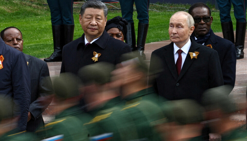 ALLIERTE: Samarbeidet mellom Kina og Russland har blitt sterkere etter invasjonen av Ukraina. Bildet viser Den kinesiske presidenten Xi Jinping og den russiske presidenten Vladimir Putin. Foran dem går soldater i parade.