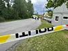 Bildet viser politiets sperrebånd i nærheten av en trafikkulykke i Eidsvoll.