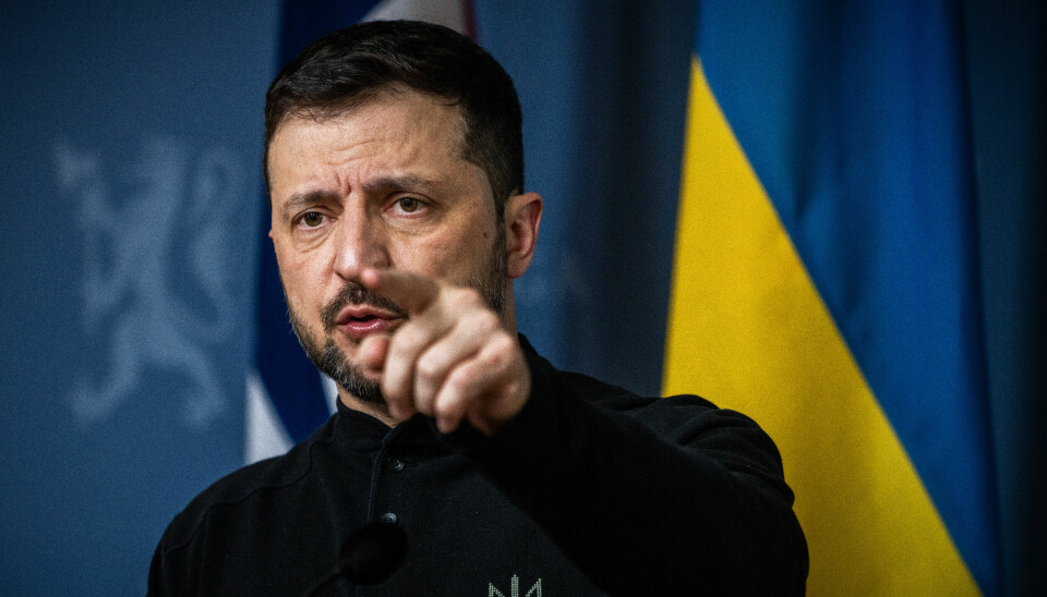 ANGREP: Ukraina angrep flere russiske flyplasser søndag. President Volodymyr Zelenskyj hyller angrepet.