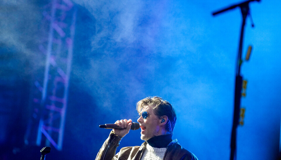 PÅ SCENEN: Her er Morten Harket på scenen i 2022. Bildet viser Morten Harket på scenen i 2022. Foto: Javad Parsa / NTB