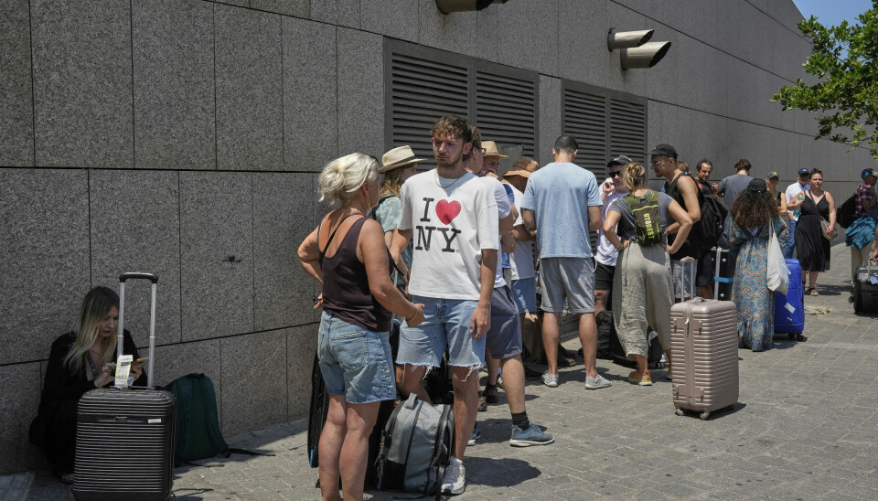 VIL DRA: Folk fra Europa venter på å dra i Israel.
