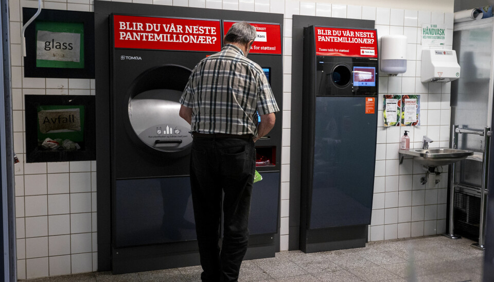 FØRST I VERDEN: Nå blir det mulig å pante Sana-Sol-flasker. Det er første gang at vi kan pante noe annet enn drikkeflasker.